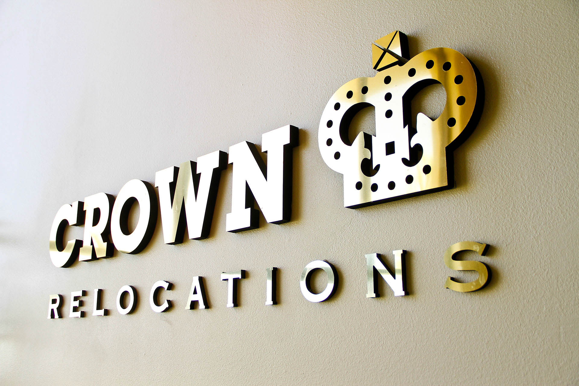 crown relocations logo